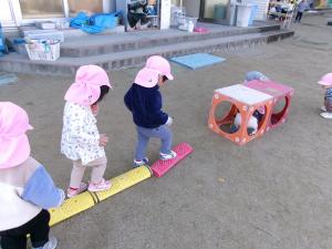 簡単なサーキットをしています。