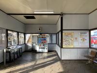 帯解駅待合（北側）