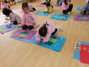 ツリーに飾りをかくよ