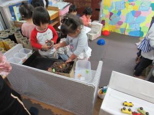 焼きそばを焼いています