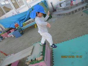 台から跳んでいるところ