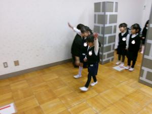 車に気を付けて歩こうね