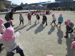 もも　整理体操をしています