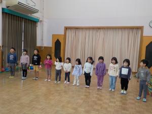 全員で歌を歌っているところ