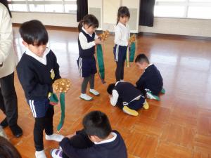 佐保幼　１２月わらべうた遊び6