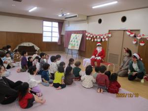 サンタさんに質問をしているところ