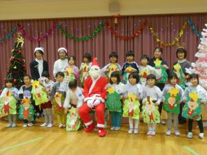 5歳児サンタさんと集合写真