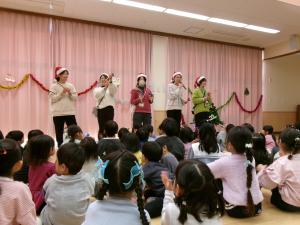 ハンドベルの演奏を聴いています