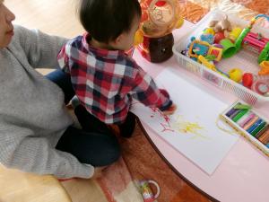 0歳児クラス　マジックでくるくる