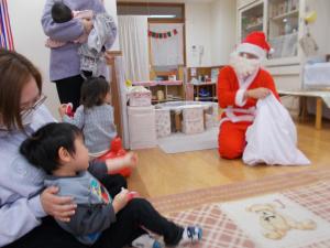 プレゼントが欲しいけれど近くには行けない