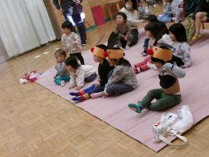 クリスマス会に参加している乳児組