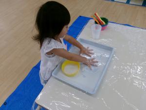 ２歳児　片栗粉遊び