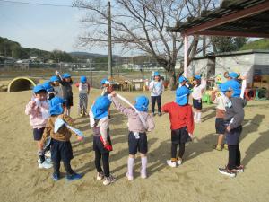 タオルで体をこすっているよ