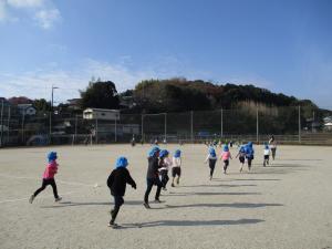 小学校の運動場でがんばって走ったよ