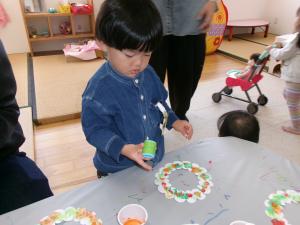 【ひよこ組】クリスマスリース作りスタンピング