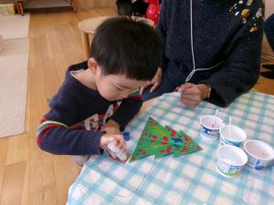 【りす組】クリスマスツリー鉢貼り