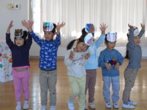 歌を歌っています