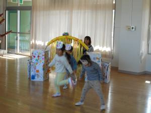 トンネルをくぐっています