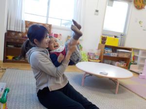 お母さんと一緒にバスに乗って