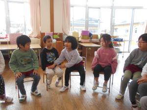 5歳児冬休み中の話をしています