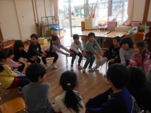 5歳児みんなで丸になって話し合いました