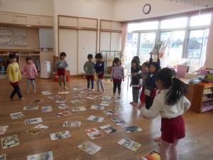 5歳児大型カルタをしました