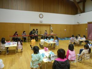 花の生け方を見ています