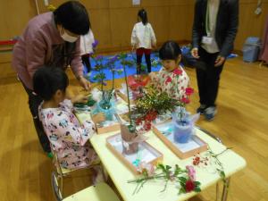 どんな花をいけようか考えています