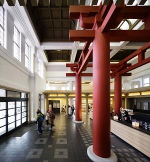 奈良市総合観光案内所内観