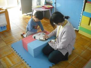 福笑いをしているところ