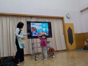 ヤクルトさんの質問に答える女の子