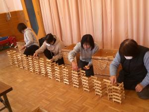 ナイアガラの滝に挑戦する保育者