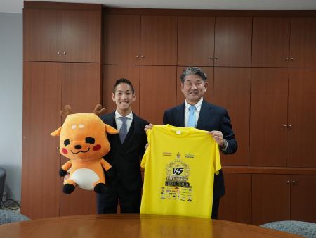 奈良市観光大使尾野弘樹氏 奈良市長表敬訪問