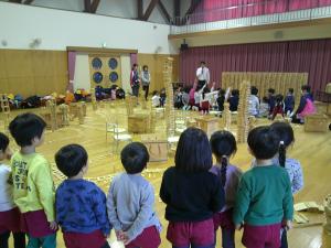 ナイアガラの滝を見ています