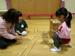 先生と一緒に作ることを楽しんでいます