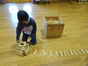 5歳児がつくりたいものをつくっています