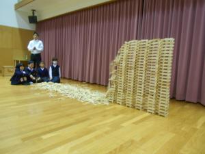 滝が崩れていく様子