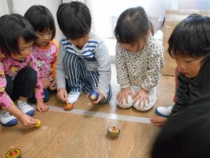 どっちのコマが長く回るかな