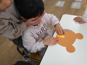 福笑いを楽しんでいます