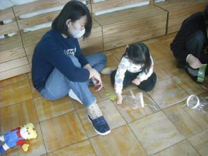 たこをつくっているところ