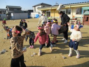 3歳児　まめまき