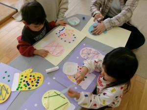 【りす組】てぶくろシール貼り