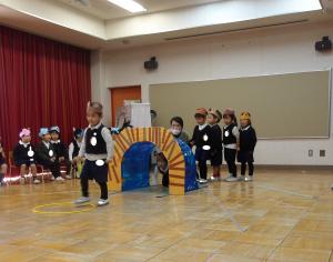 体を動かして遊ぶ