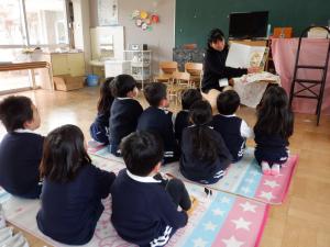 佐保幼　園長先生読み聞かせ