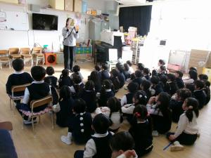 みんなで紙芝居を見たよ