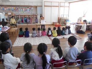 みんなでなぞなぞをしています