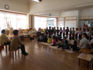 5歳児の歌をきいてもらっています