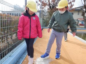 佐保幼　２月プール氷④