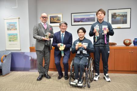 パラリンピック卓球 中村亮太氏市長表敬訪問