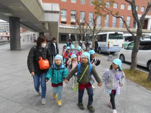 バスから降りて歩きました